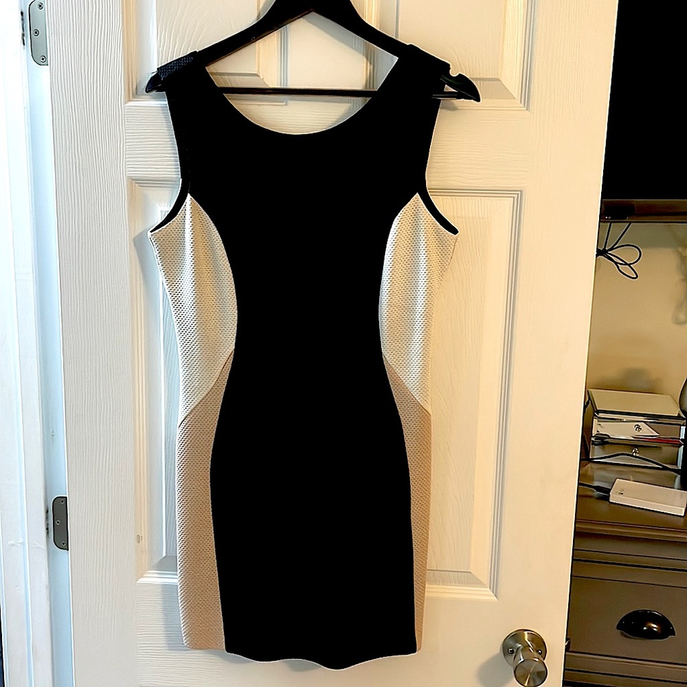 Gorgeous block mini dress with low back. arc & Co. Size L